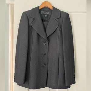 Beautiful Ellen Tracy Herringbone Grey Suit (Jacket and Skirt). Size 2.